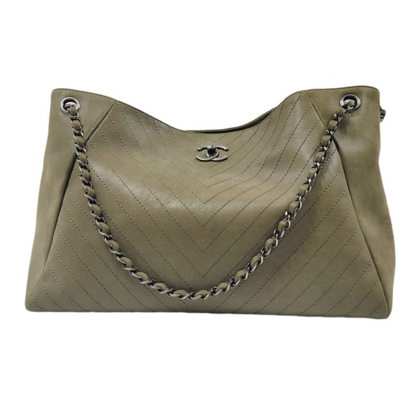 Chanel Green Tote Bag - Picture 1 of 11